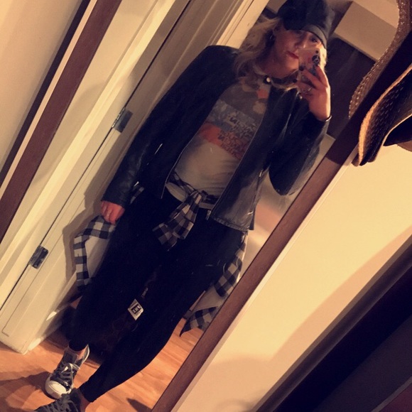 TISHthreads - Picture 3 of 6